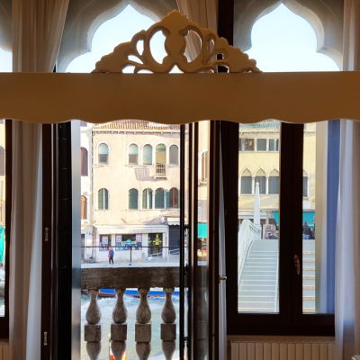 camera matrimoniale hotel venezia deluxe vista canale